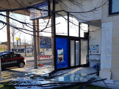 Sradicano il bancomat, ma  dentro non c’è un solo euro