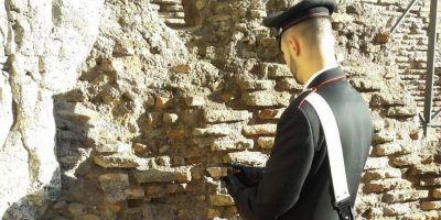 Ruba frammento di muro del Colosseo, denunciato...