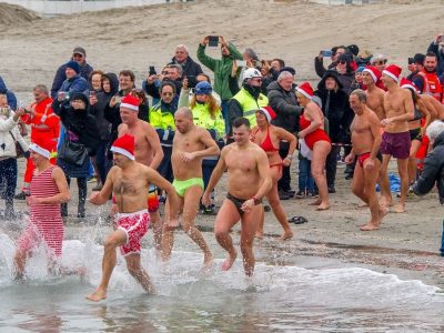 Misano, in 50 al tradizionale tuffo di Santo Stefano