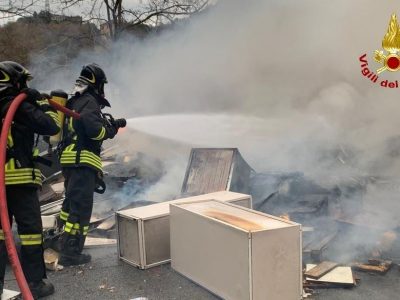 Liguria: corpo carbonizzato in una baracca in fiamme