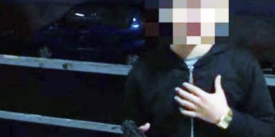 Identificato il bimbo armato che canta su Fb: è...