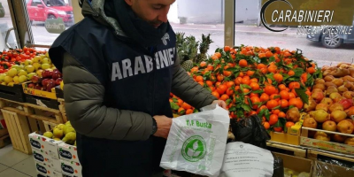 Sequestrate 5 milioni di borse di plastica con ...