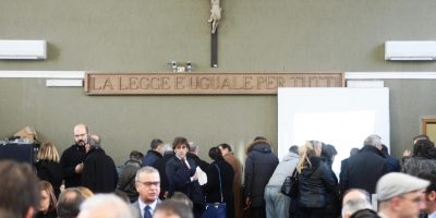 Bus nella scarpata e 40 morti: rabbia parenti c...