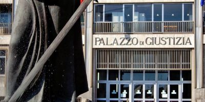 Appartamenti a luci rosse a Bari, arrestati i p...