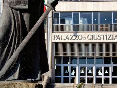 Appartamenti a luci rosse a Bari, arrestati i proprietari