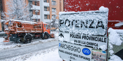 Maltempo: mareggiata in Sardegna; emergenza a P...