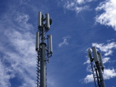 Campi elettromagnetici: come evitarli, utilizzando al meglio il cellulare