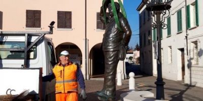 Brescello: cade la statua di Peppone il sindaco...