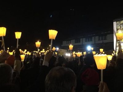 La memoria di Giulio Regeni illuminata da centinaia di fiaccolate