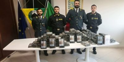 Carico da 115 chili di cocaina intercettato dai...