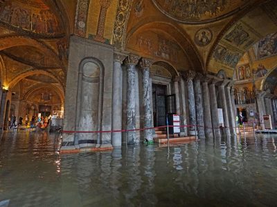 Venezia, arrivano i palloni per difendere San Marco