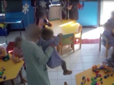Bimbi maltrattati in asilo, arrestata una maestra siciliana