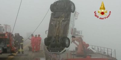 Venezia, auto precipita in acqua per la nebbia:...