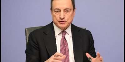 Draghi insignito della laurea honoris in giuris...