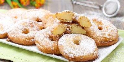 Dolci tipici del Carnevale:    le frittelle di ...
