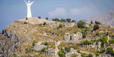 Il fascino romantico di Maratea nel cuore della...