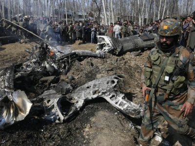 Kashmir: abbattuti due jet militari indiani, catturato un pilota