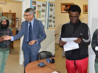 Donati gli occhiali a quattro richiedenti asilo