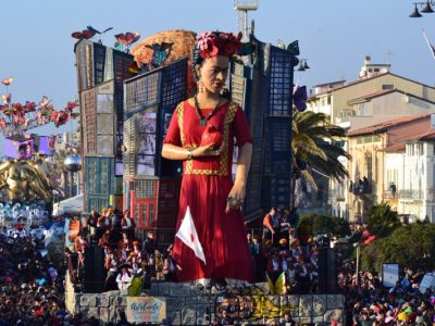 Viareggio, di scena i più grandi maestri carristi al mondo