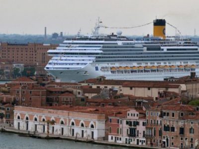 Mobilità in forte crescita nel 2022: al top crociere, voli aerei e alta velocità