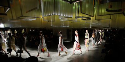 Con Prada in passerella l’essenza di quel...