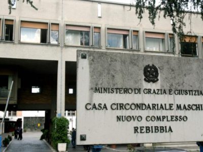 Rinuncia ai domiciliari  ” Non sopporto più la mia donna”