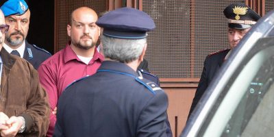 Luca Traini un anno fa sparò a degli africani: ...