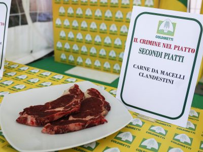 La criminalità porta sulle tavole italiane mozzarelle sbiancate e pesce col “lifting”