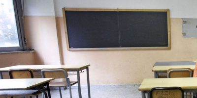 Maestra di scuola primaria sospesa: molestava g...