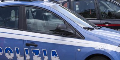 Donna di 29 anni accoltellata dal compagno: è g...