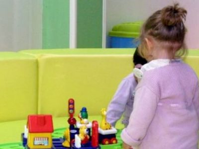 Maltrattamenti, arrestata maestra d’asilo nel Comasco