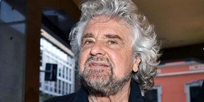 Beppe Grillo contestato a Lecce su gasdotto Tap...