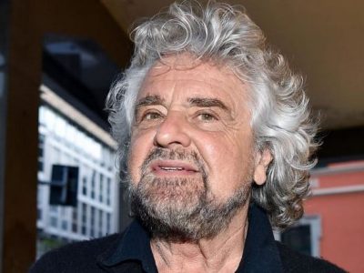 Beppe Grillo contestato a Lecce su gasdotto Tap e Ilva