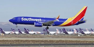 Atterraggio di emergenza    di un Boeing 737 in...