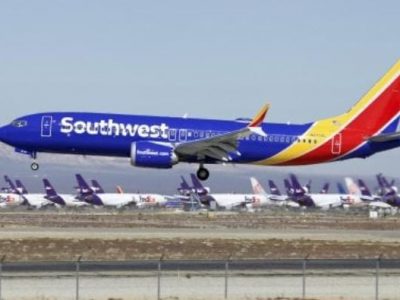 Atterraggio di emergenza    di un Boeing 737 in Florida