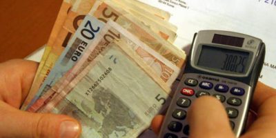 Istat, consumi famiglie: nel 2021 la spesa mens...