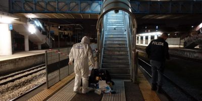 Violenza a una 24enne sulla Circumvesuviana, tr...