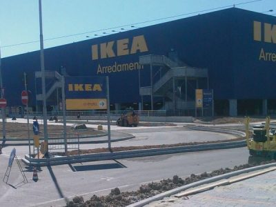 Furti e truffe all’Ikea, dieci dipendenti licenziati nel Milanese