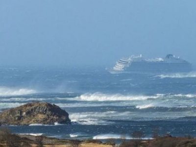 Norvegia, nave in avaria nella burrasca: a bordo 1300 persone