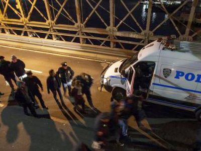 Assolto agente che sparò a nero, proteste a Pittsburgh