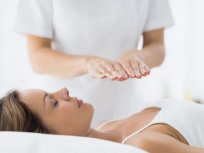 Reiki, pratica terapeutica alternativa che piace a molti