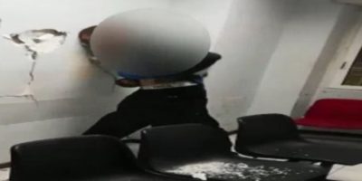 Roma, prende a testate una parete del Commissar...