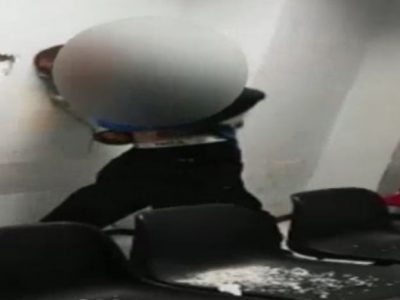 Roma, prende a testate una parete del Commissariato