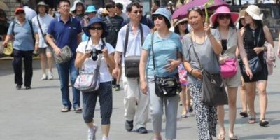 I turisti cinesi nel mondo sono ogni anno 130 m...