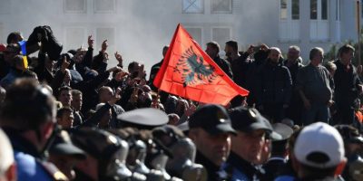 Albania: tensioni e polizia a presidio della Pr...