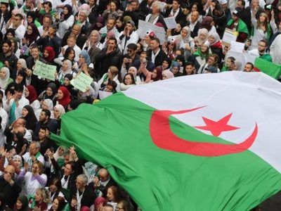 Gli algerini chiedono le dimissioni del presidente e boicottano Algeria-Gambia