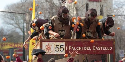 Anche Casaleggio fra gli aranceri dei “Fa...