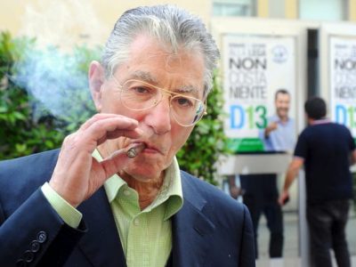Umberto Bossi è stato dimesso dall’ospedale di Varese