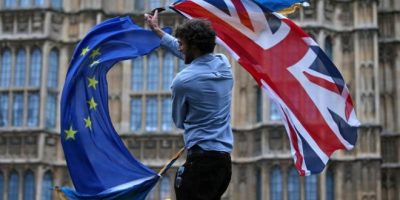 Rinvio breve per la Brexit, sollievo per il gov...