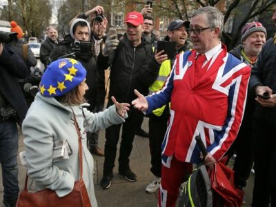 Camera dei Comuni dopo lo strappo resta il caos May-Ue